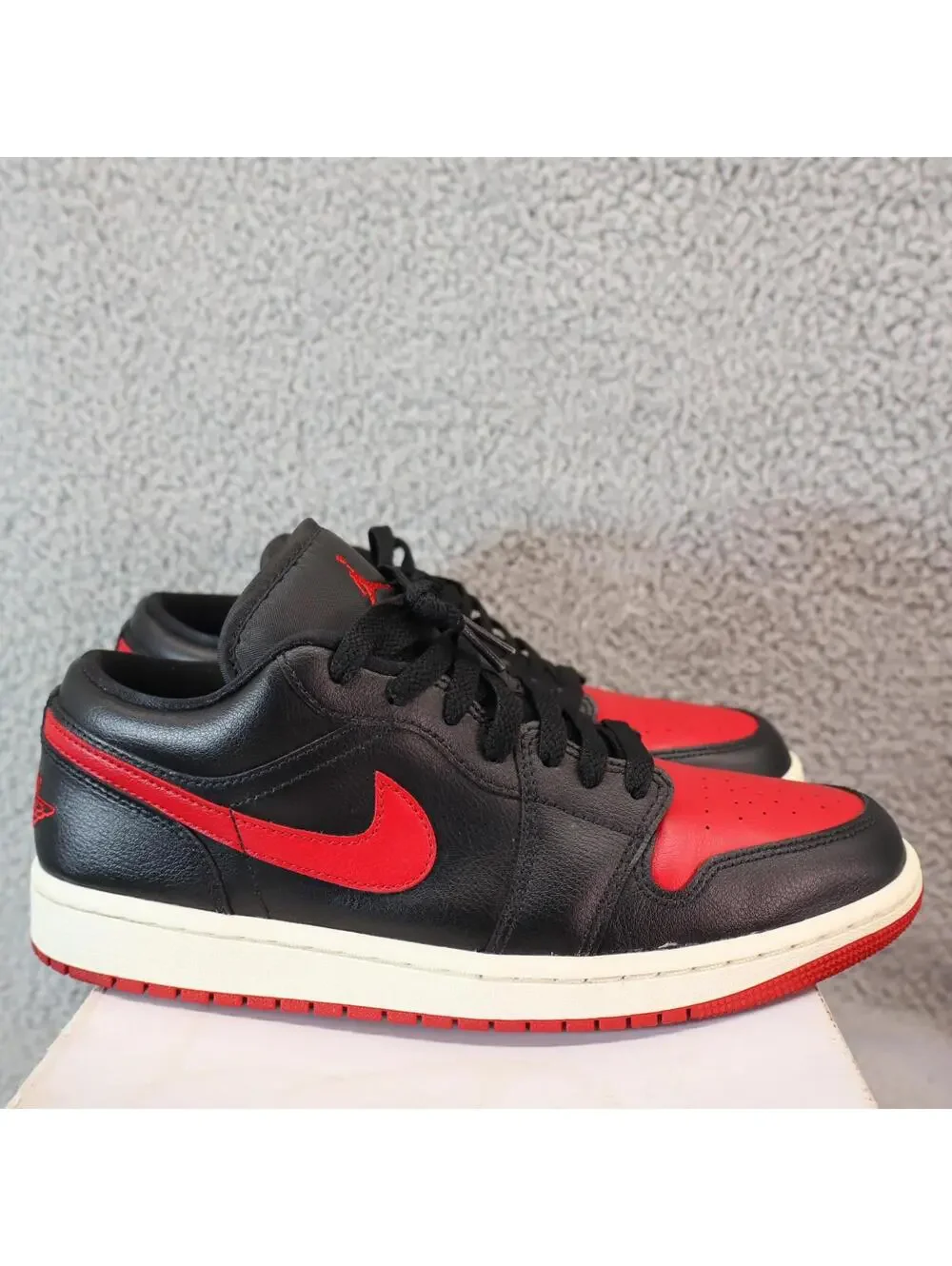 Air Jordan 1 Low Bred Sail sz Women 9.5 / 8 Mens DC0774-061